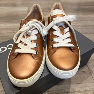 ECCO cooper color size european 37, very comfy and in like new condition